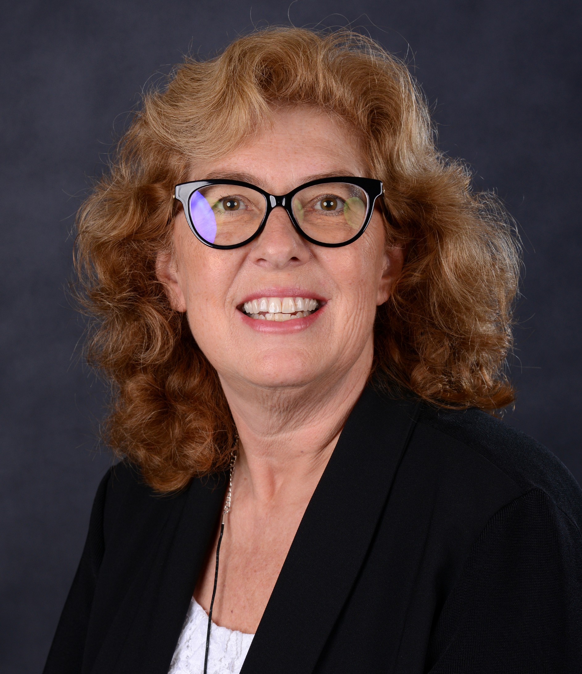 Kristi Newton headshot